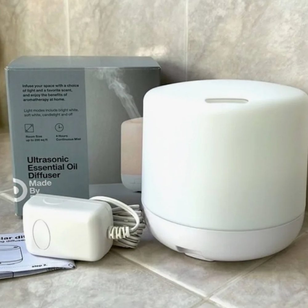 Ultrasonic Essential Oil Diffuser - Picture 3 of 3